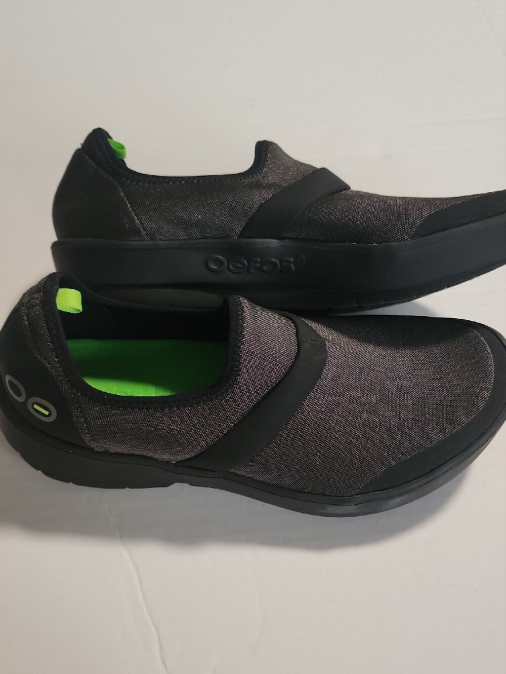 OOFOS Black Slip-On Clogs with Green Insole - Picture 9 of 10